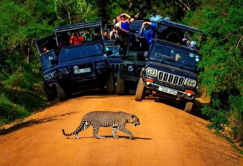 Hotel Serenity Lake Resort Yala