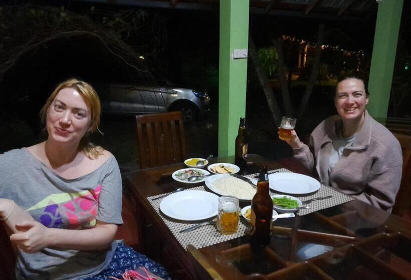 Hotel Serenity Lake Resort Yala