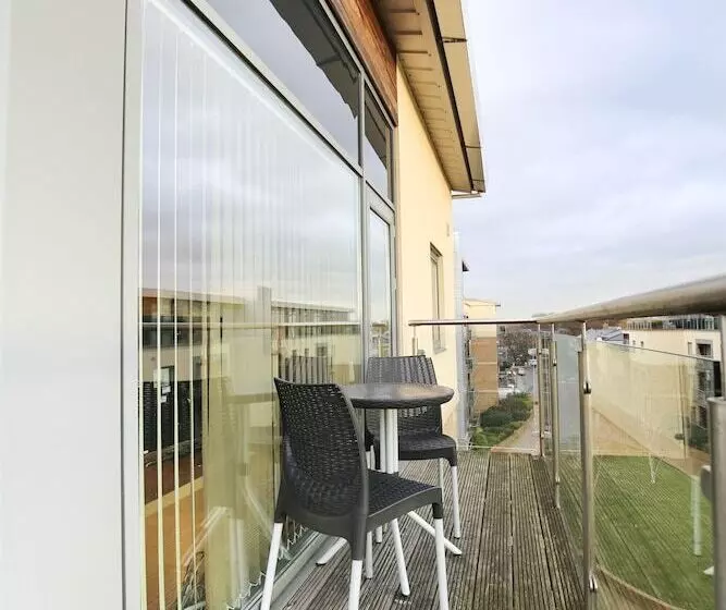 Fenwick Chambers   By Week2week