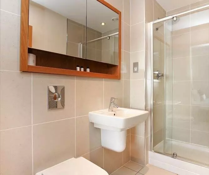 Fenwick Chambers   By Week2week