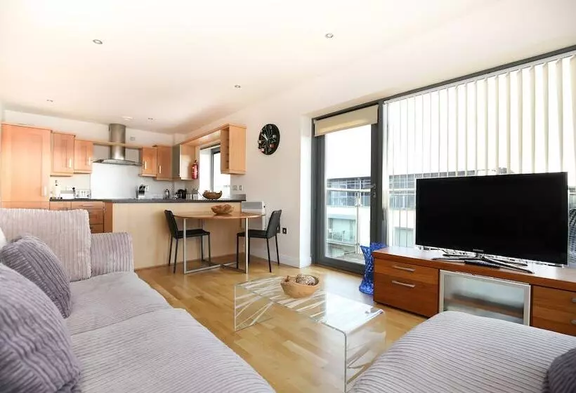 Fenwick Chambers   By Week2week