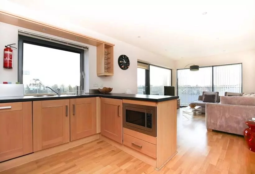 Fenwick Chambers   By Week2week