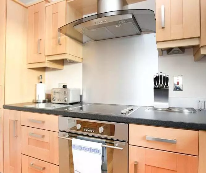 Fenwick Chambers   By Week2week