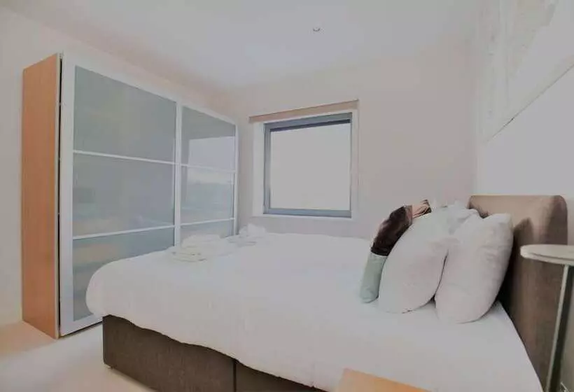 Fenwick Chambers   By Week2week