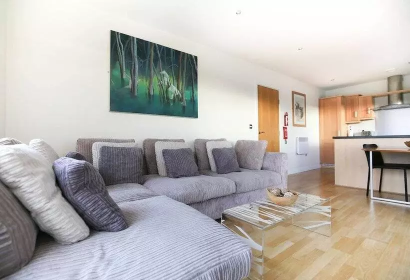 Fenwick Chambers   By Week2week