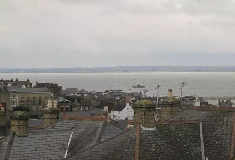 Bed and Breakfast Endeavour House