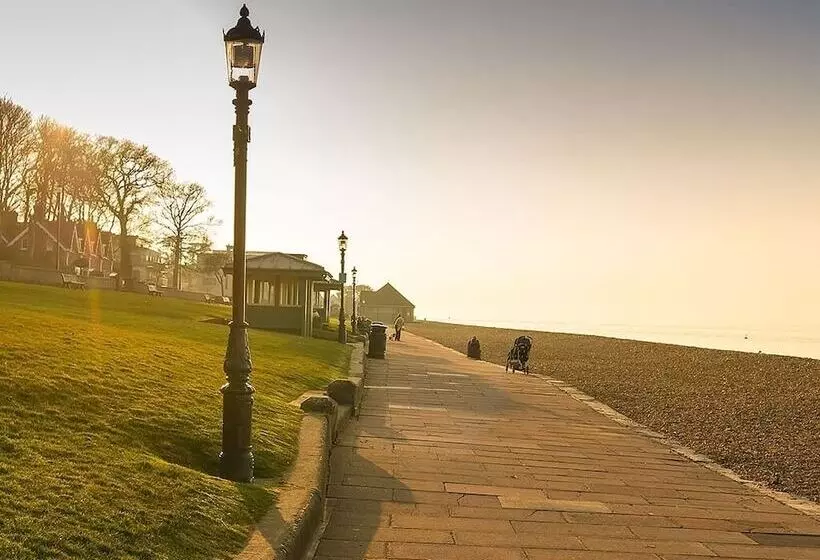 Bed and Breakfast Endeavour House