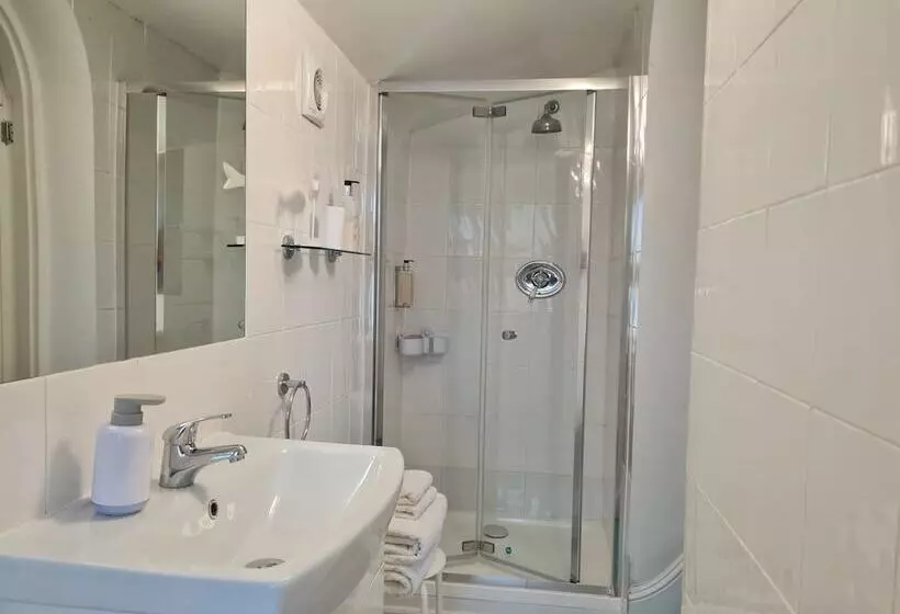 Bed and Breakfast Endeavour House