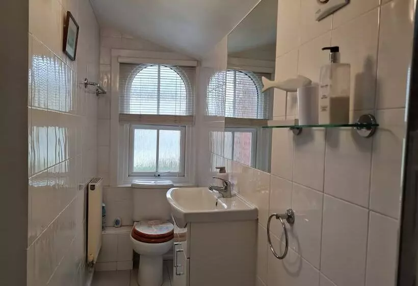 Bed and Breakfast Endeavour House