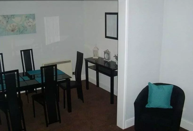 Glentworth Holiday Apartments