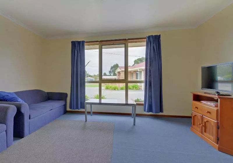 فندق All Inn Strahan