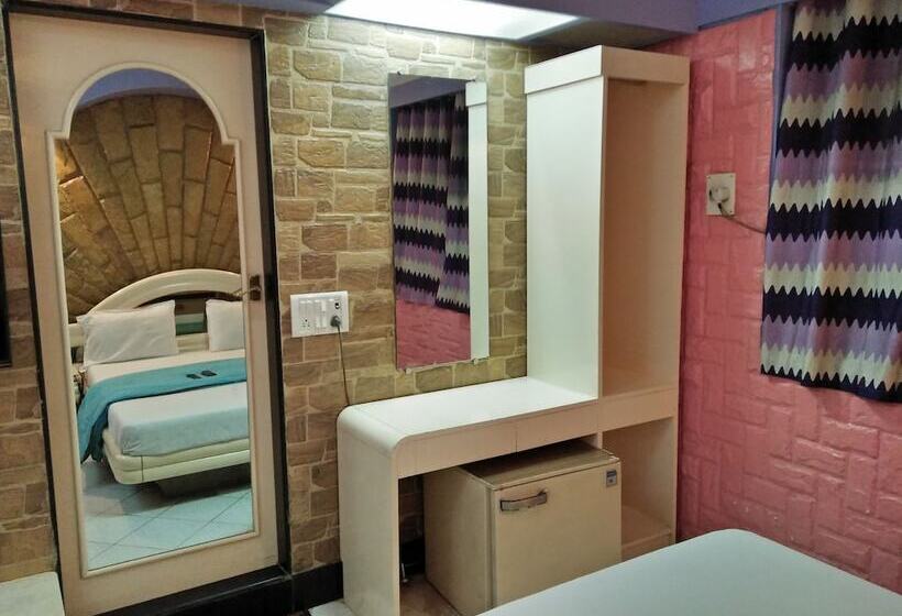 Hotel Blue Bird Colaba