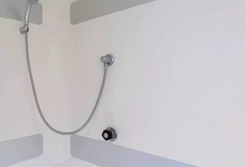 F1 Annemasse Hotel Renove