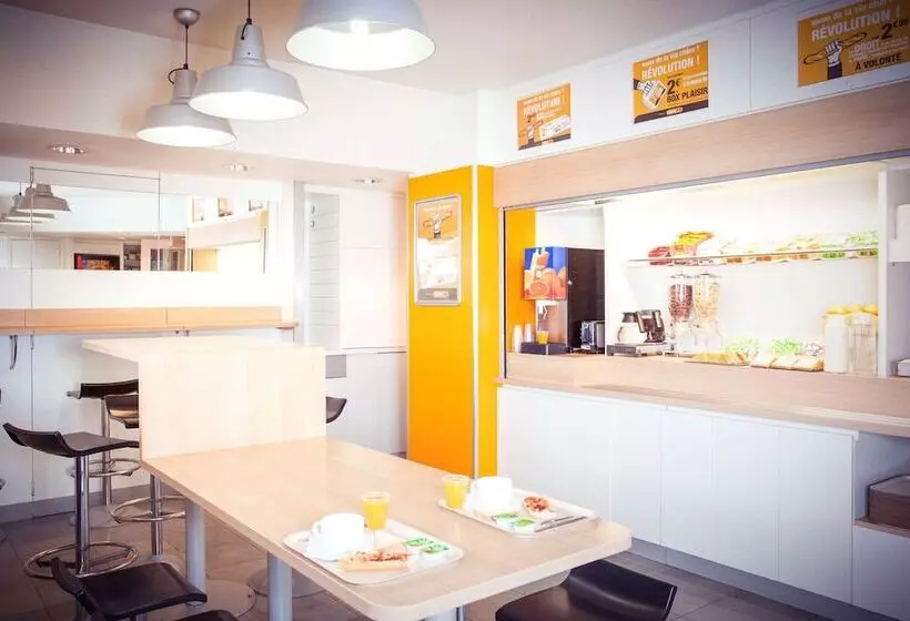 F1 Annemasse Hotel Renove