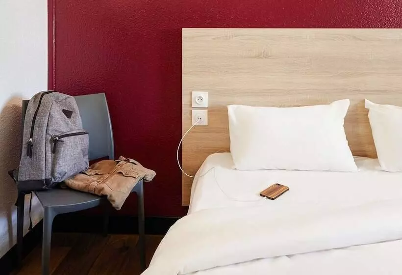 F1 Annemasse Hotel Renove