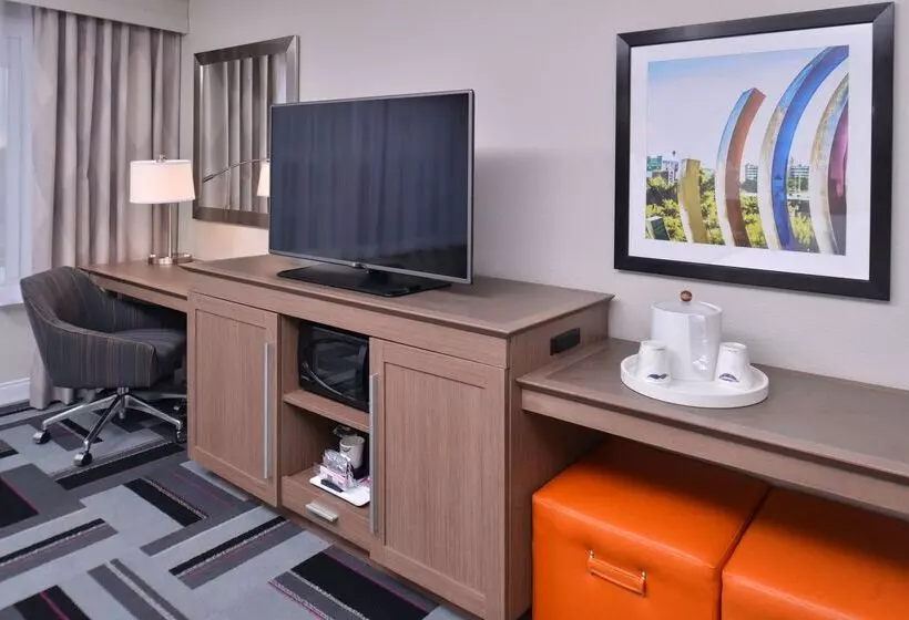 בית מלון כפרי Hampton Inn & Suites Ames