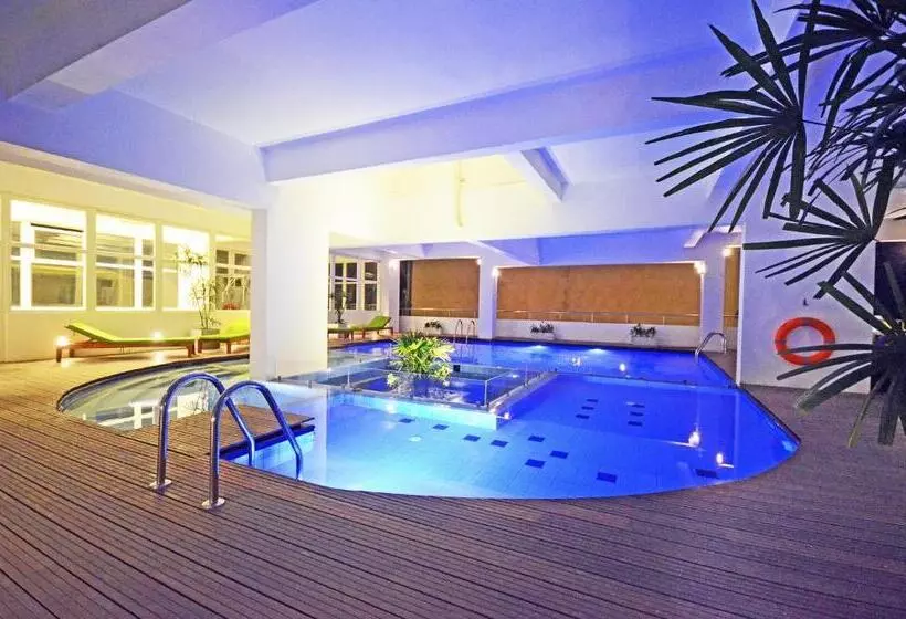 Ocean Edge Suites & Hotel Colombo