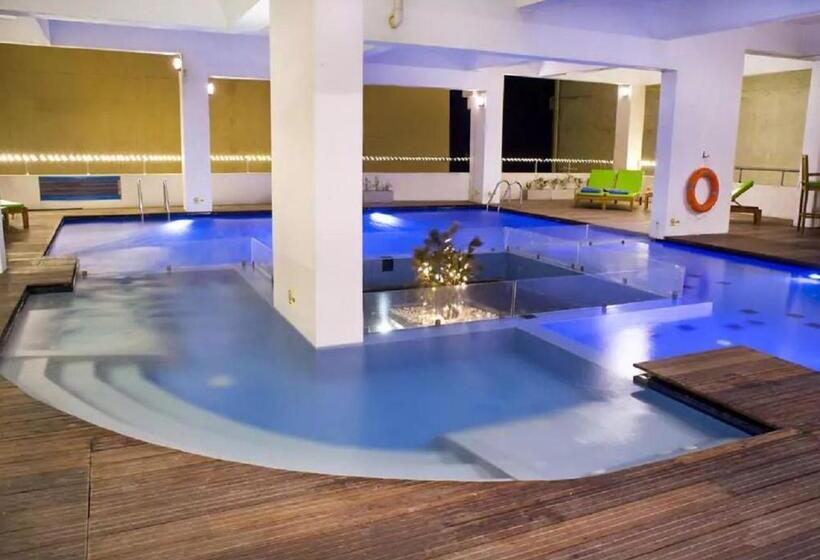 Ocean Edge Suites & Hotel Colombo