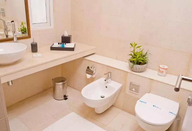 Ocean Edge Suites & Hotel Colombo