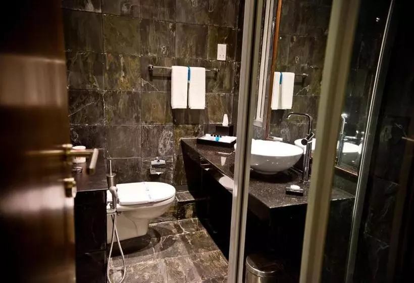 Ocean Edge Suites & Hotel Colombo