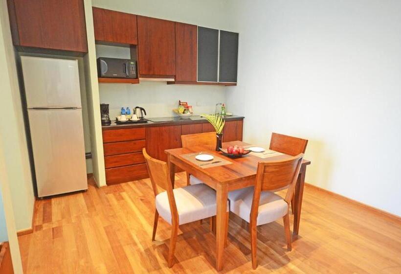 Ocean Edge Suites & Hotel Colombo