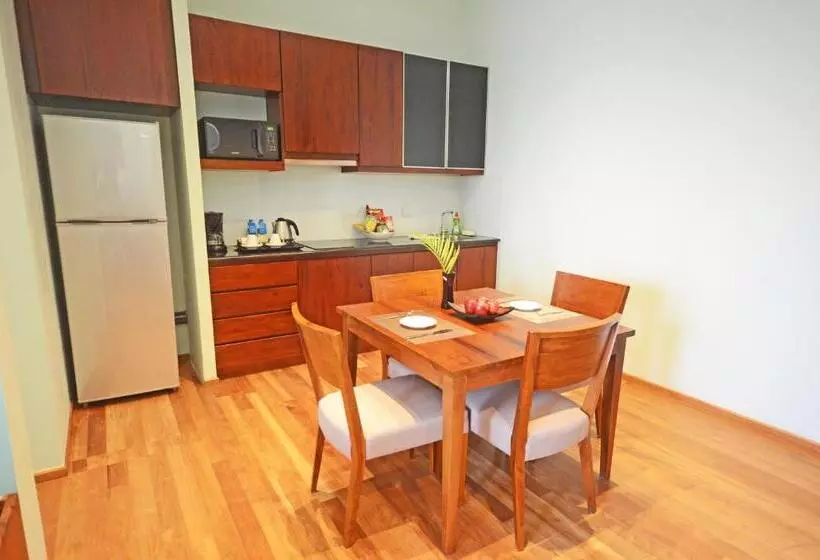 Ocean Edge Suites & Hotel Colombo