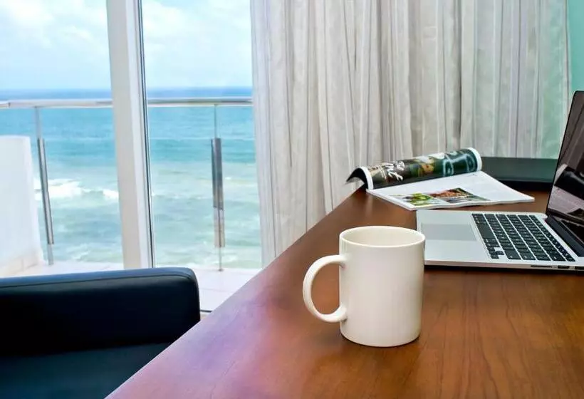 Ocean Edge Suites & Hotel Colombo