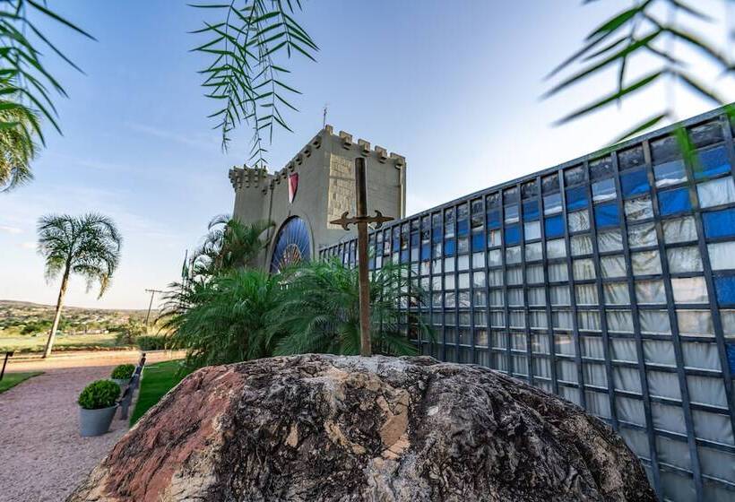 هتل Pousada Camelot Inn