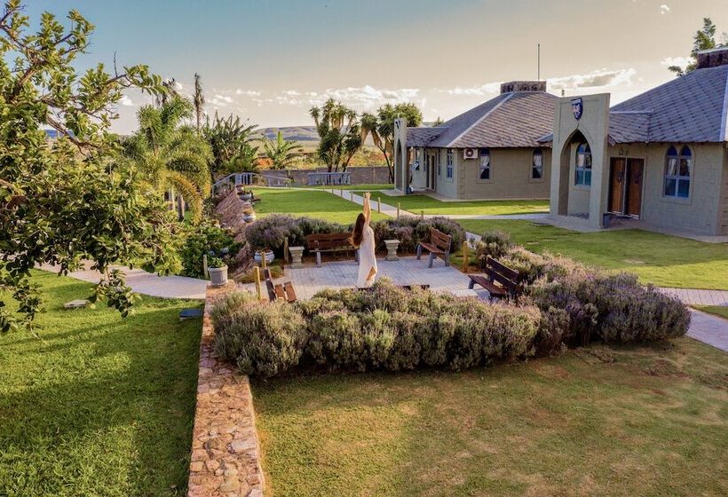 هتل Pousada Camelot Inn