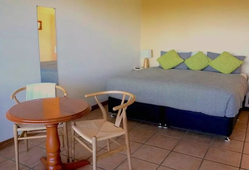 Отель Sovereign Hill Country Lodge