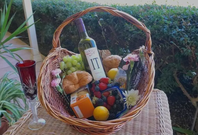 Отель Sovereign Hill Country Lodge