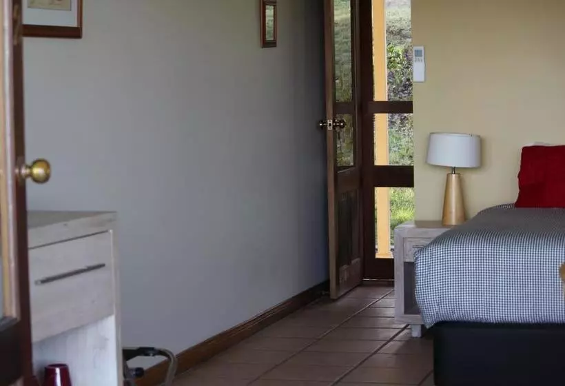 Отель Sovereign Hill Country Lodge