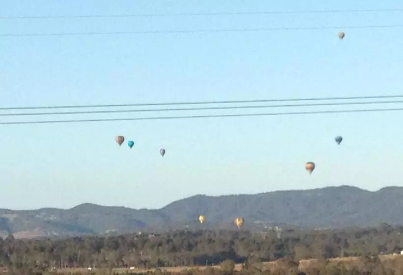 Отель Sovereign Hill Country Lodge