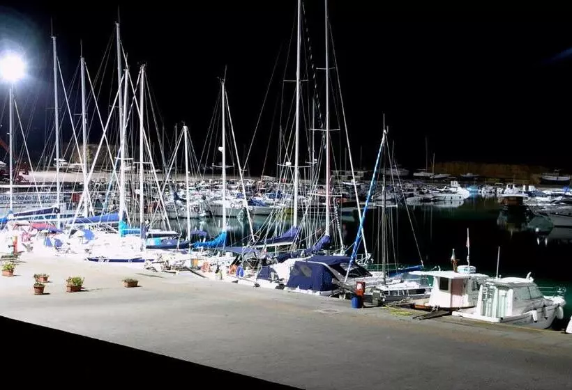 בית מלון כפרי Villa Aurora