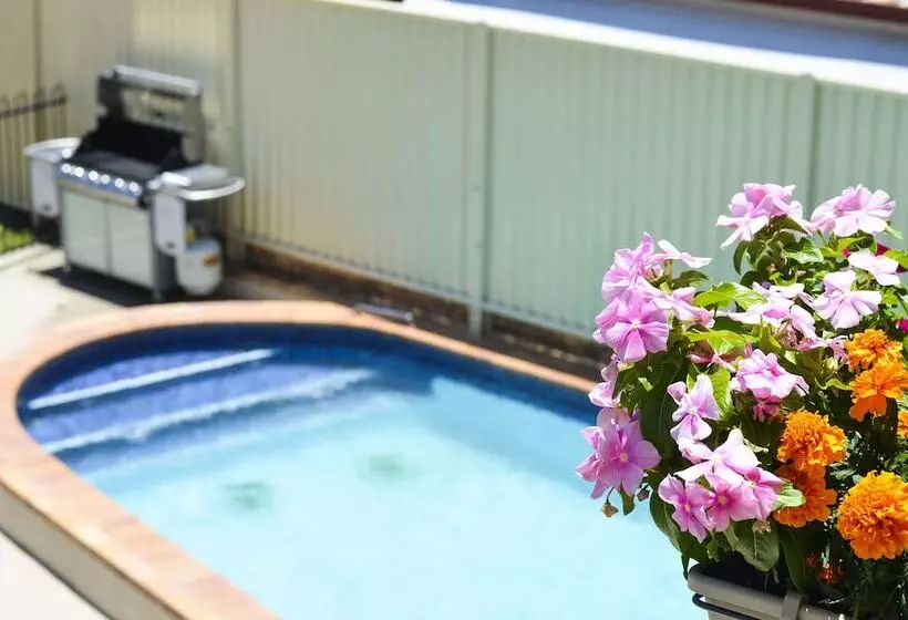 مُتل Golden Beach Motor Inn, Caloundra