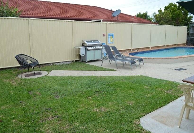 モーテル Golden Beach Motor Inn, Caloundra
