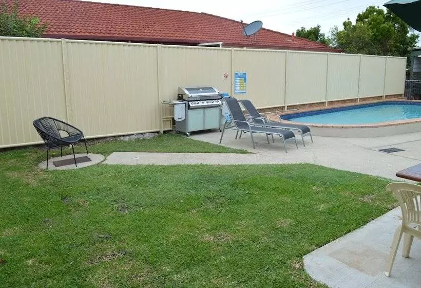 مُتل Golden Beach Motor Inn, Caloundra