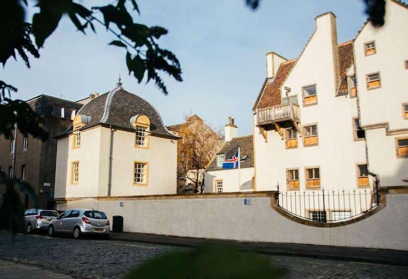 The Pavilion At Lamb S House