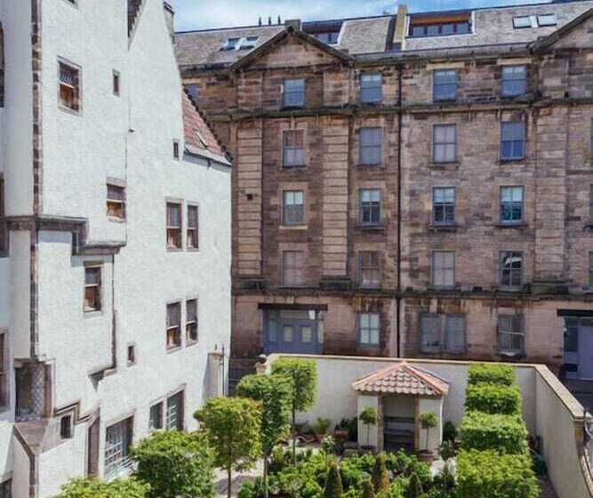 The Pavilion At Lamb S House