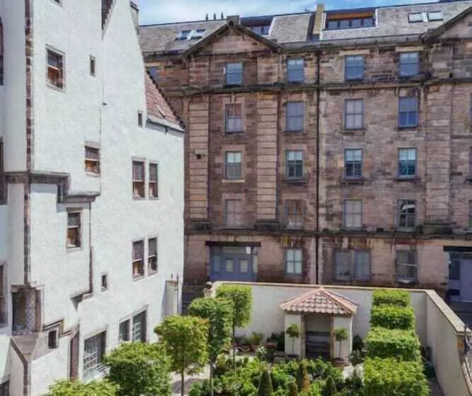 The Pavilion At Lamb S House