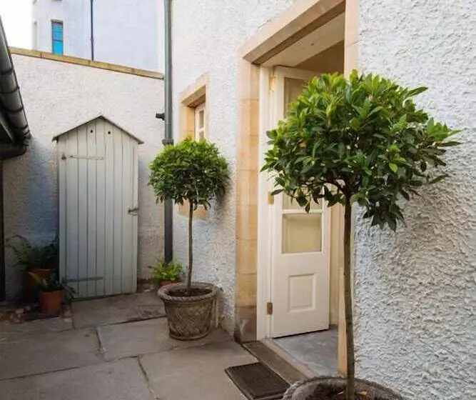 The Pavilion At Lamb S House