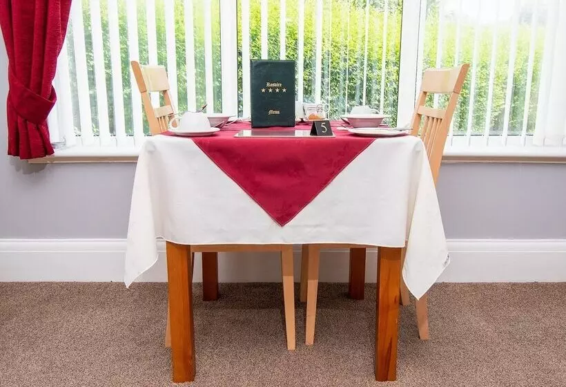 تختخواب و صبحانه Rosaire Guest House