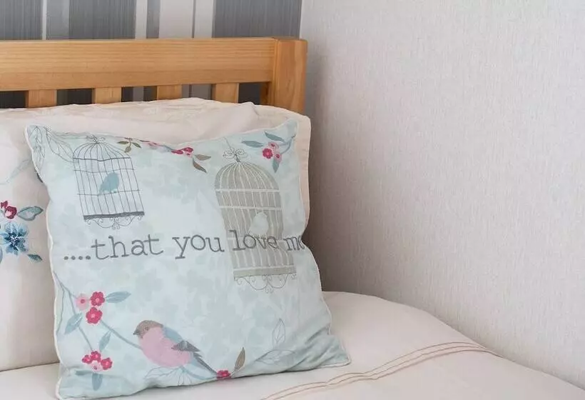 تختخواب و صبحانه Rosaire Guest House