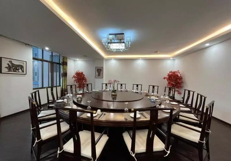 2000 Hotel Downtown Kigali