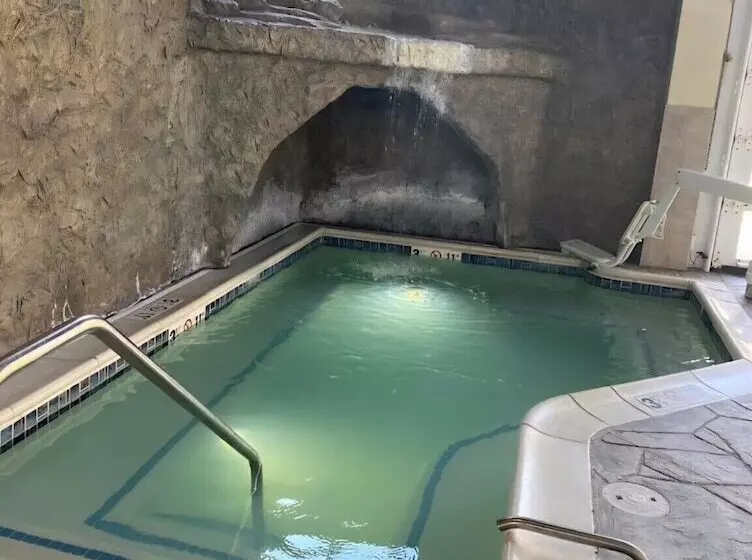 هتل Comfort Suites Dubois
