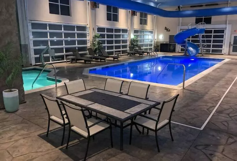 هتل Comfort Suites Dubois