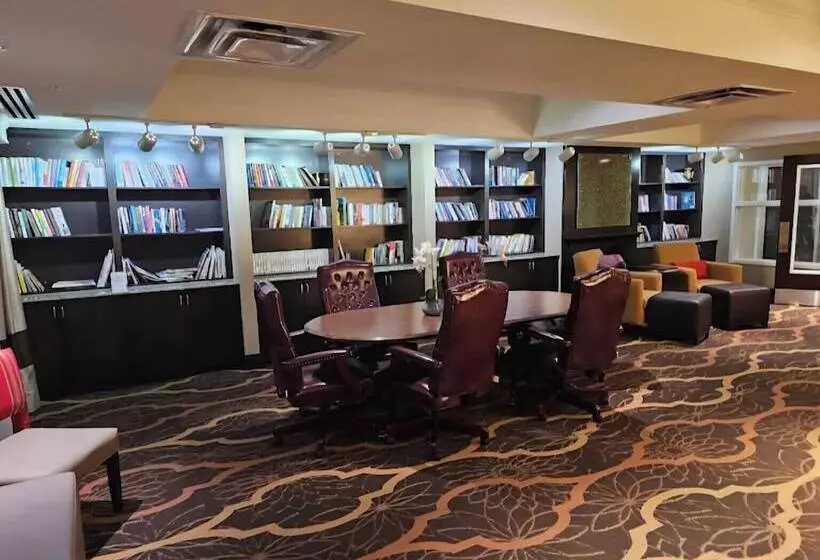 هتل Comfort Suites Dubois