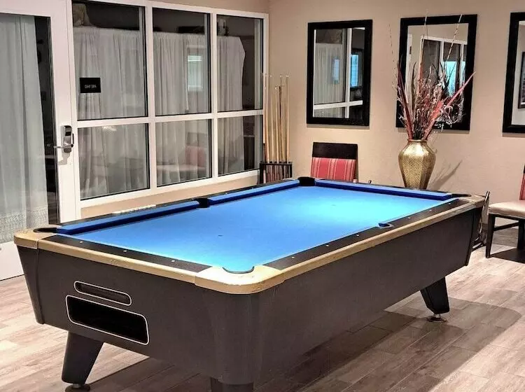 هتل Comfort Suites Dubois