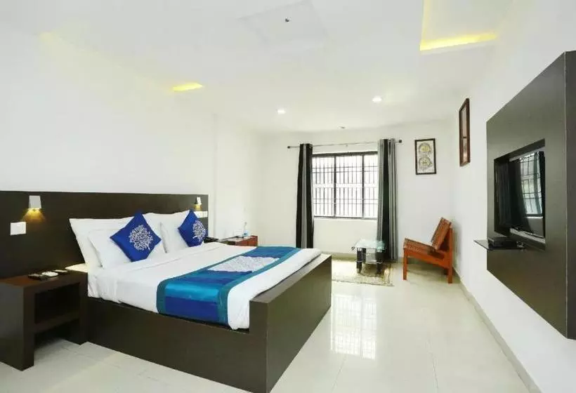 هتل Half Moon Residency Calicut