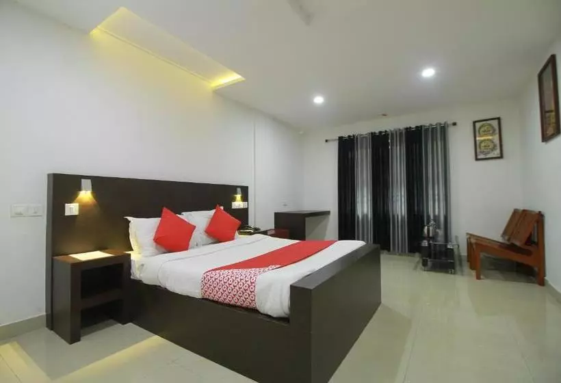 هتل Half Moon Residency Calicut